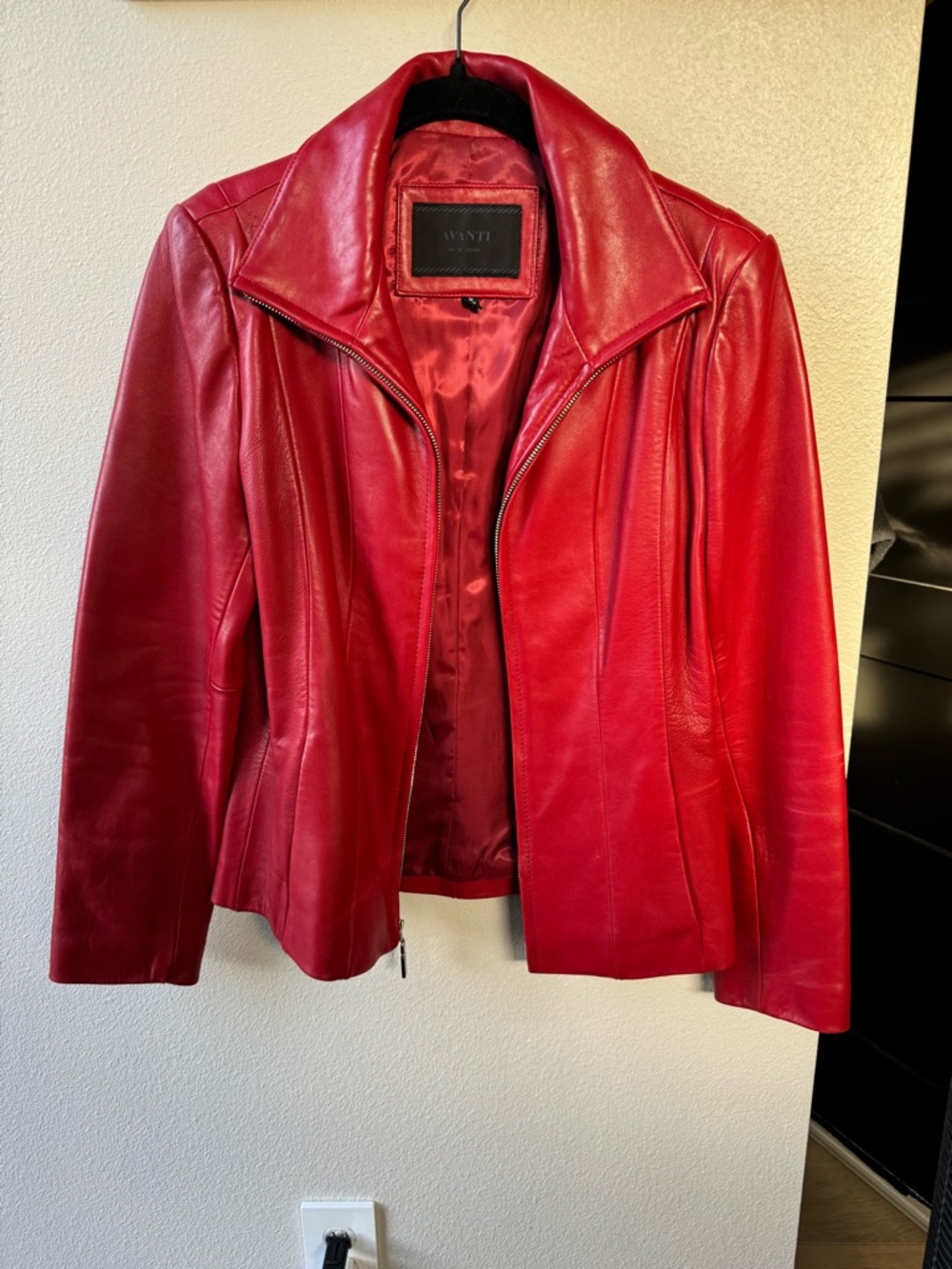 Avanti Genuine Red Leather Women's Jacket Size Small